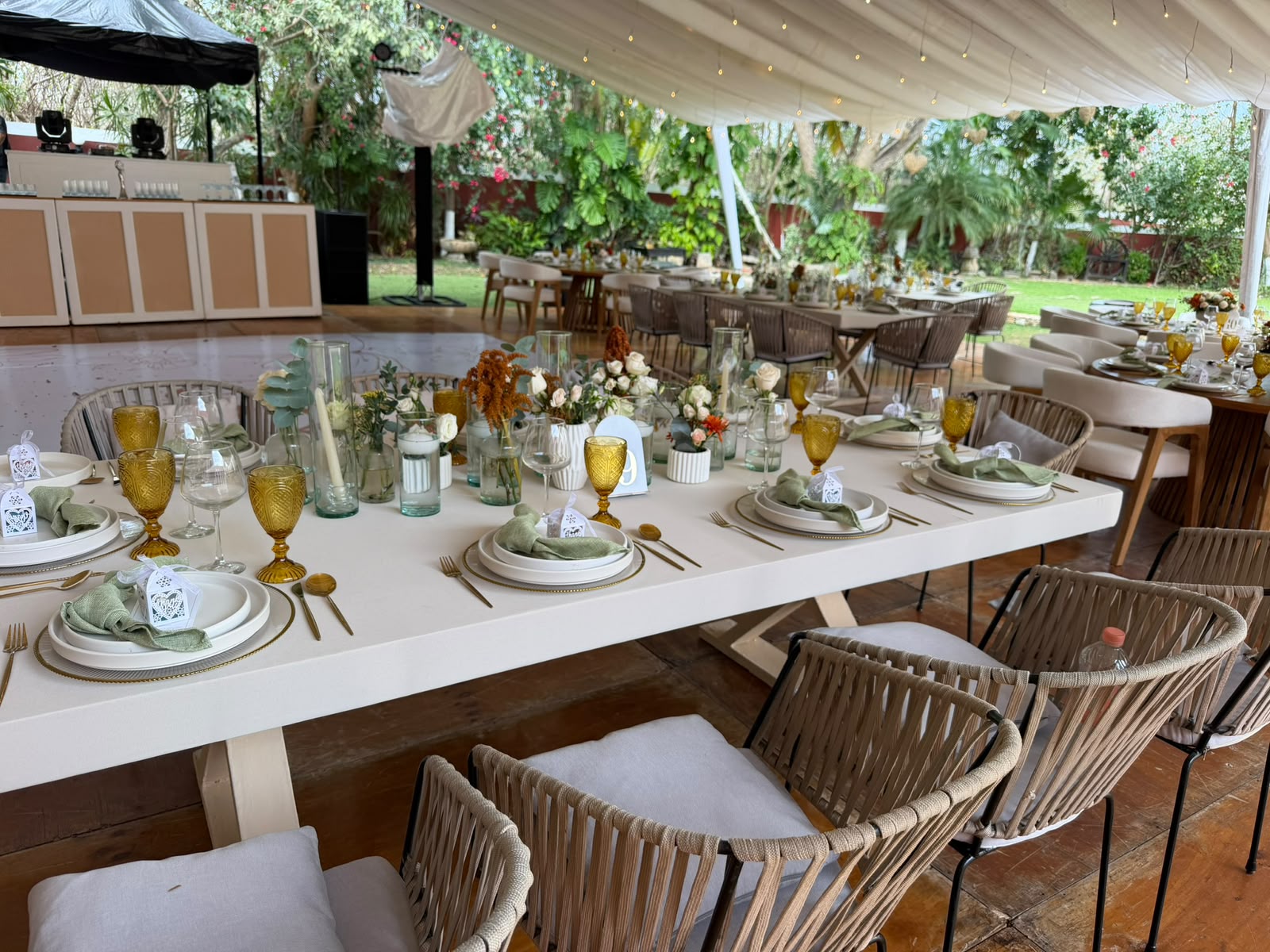 Montaje real de mesa para evento Q Banquetes